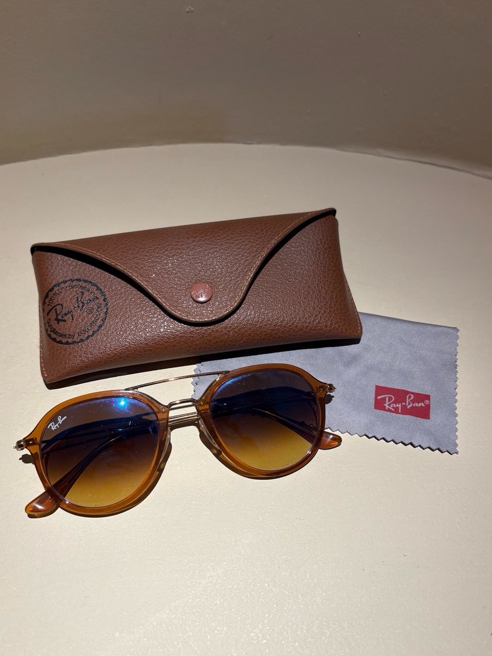 Ray Bans: Classic Pilot sunglasses (brown/blue tint)